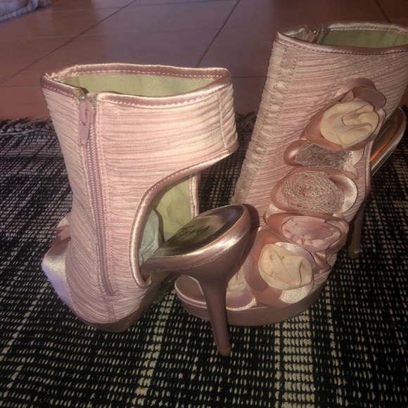 Sassy Pink Heels - Picture 1 of 4